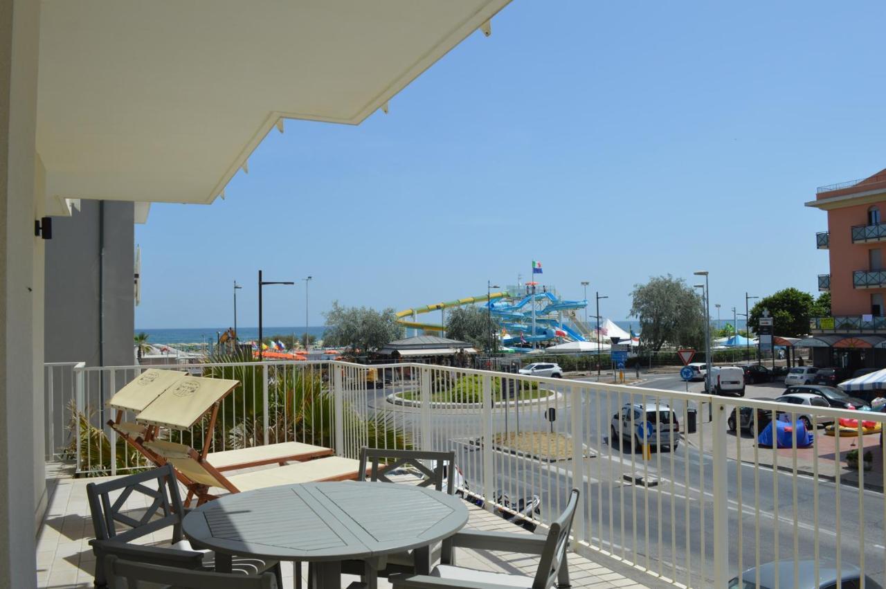 Hotel Riva E Mare Rimini Exterior foto